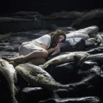 На острове, где оказалась Катерина Измайлова (Светлана Создателева), есть только рыба - и люди с холодными рыбьими душами