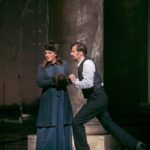 Анна Нетребко и Петер Маттеи в опере "Евгений Онегин". Фото - The Metropolitan opera