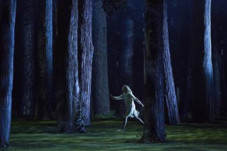 Сцена из оперы "Снегурочка" в постановке Дмитрия Чернякова. Фото - Sebastien Mathe / Opera national de Paris