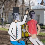 В дни фестиваля лицо Дягилева украшает пермские лужайки. Фото - Марина Дмитриева