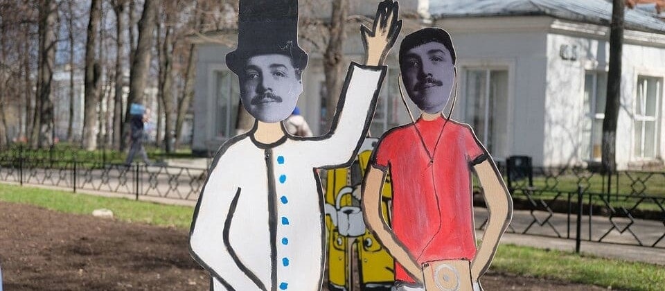 В дни фестиваля лицо Дягилева украшает пермские лужайки. Фото - Марина Дмитриева