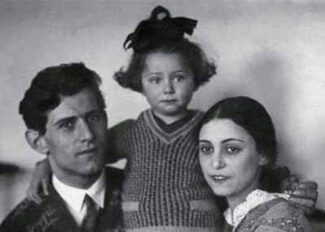 Майя Плисецкая с родителями Майя Плисецкая с родителями