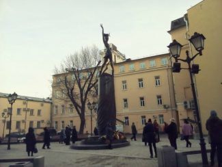 Памятник Майе Плисецкой в Москве