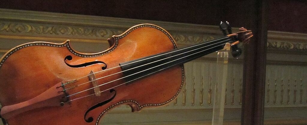 Скрипка Страдивари в Королевском дворце в Мадриде. Фото - Wikimedia Commons