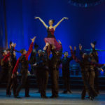 В Челябинске станцевали условный Париж. Фото - Андрей Голубев