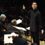 Теодор Курентзис, оркестр и хор musicAeterna на сцене КЗЧ. Фото - Анатолий Жданов / Коммерсантъ