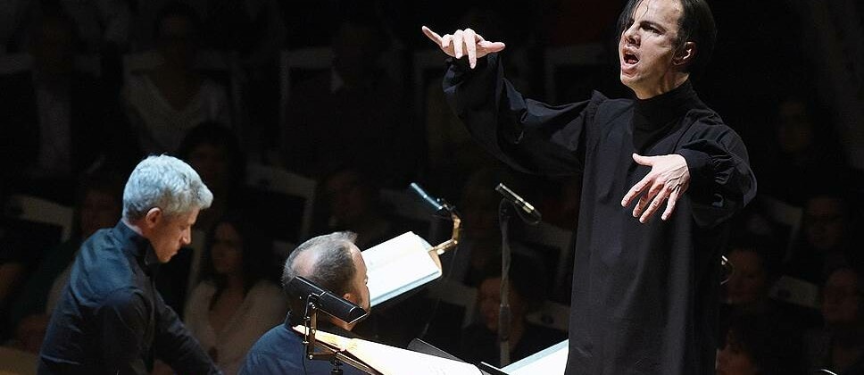 Теодор Курентзис. Фото - Анатолий Жданов / Коммерсантъ