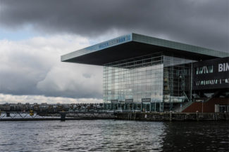 Концертный зал Muziekgebouw. Амстердам. Фото - Paul Rebel / Flickr Концертный зал Muziekgebouw. Амстердам. Фото - Paul Rebel / Flickr