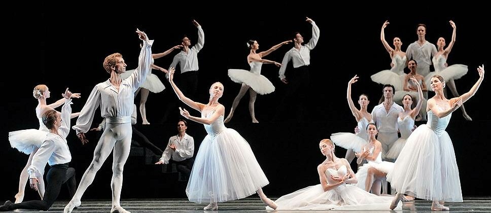 Балетная труппа Музыкального театра имени Станиславского и Немировича-Данченко представила первый проект своего нового художественного руководителя Лорана Илера