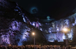 "Магнетик фестиваль" проводится с 2015 года. Сцена расположена перед "железной горой", где на протяжении столетий добывали ценный металл