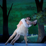 Кому-то в "Хрустальном дворце" понравятся глубина чувств и пластика актеров, другие обратят большее внимание на идеи художника постановки. Фото - Reuters