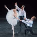 Александра Дорофеева, Иннокентий Юлдашев, Евгений Жуков. «Сюита в Белом». Фото - Михаил Логвинов