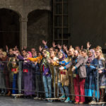 Толпа беженцев стала главным коллективным героем спектакля. Фото - Ruth Walz