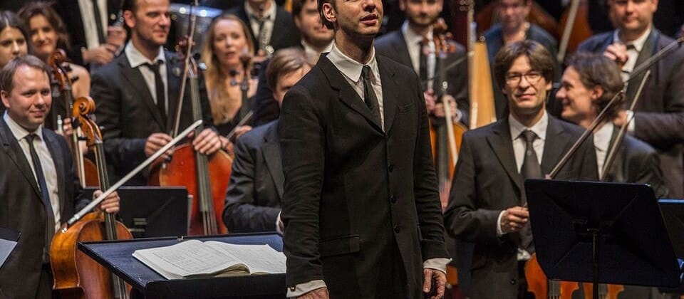 Теодор Курентзис каждый раз рождает традицию заново. Фото - Моника Риттерхаус