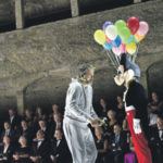 В почерке режиссера виден опыт его работы в кино. Фото - Salzburger Festspiele/Thomas Aurin