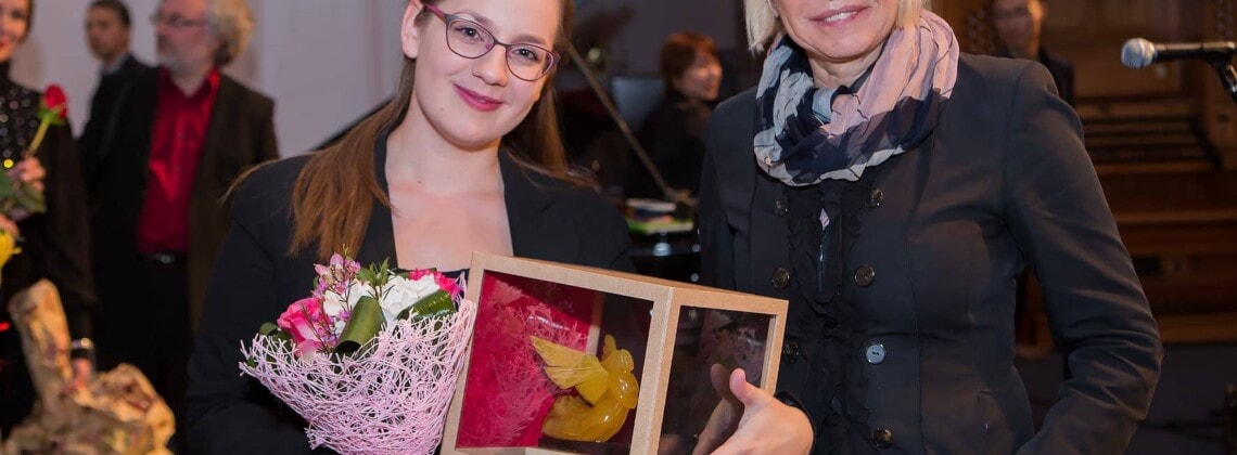 Обладательница Первой премии Зита Науратилл и арт-директор конкурса Вера Таривердиева. Фото - Юлия Алексеева