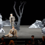 Герои оперы «На маяк» состоят как из плоти, так и из бумаги. Фото - Bregenzer Festspiele / Anja Köhler