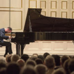В этом году на фестивале успешно дебютировал пианист Игорь Левит, уроженец Нижнего Новгорода. Фото - Salzburger Festspiele / Marco Borrelli