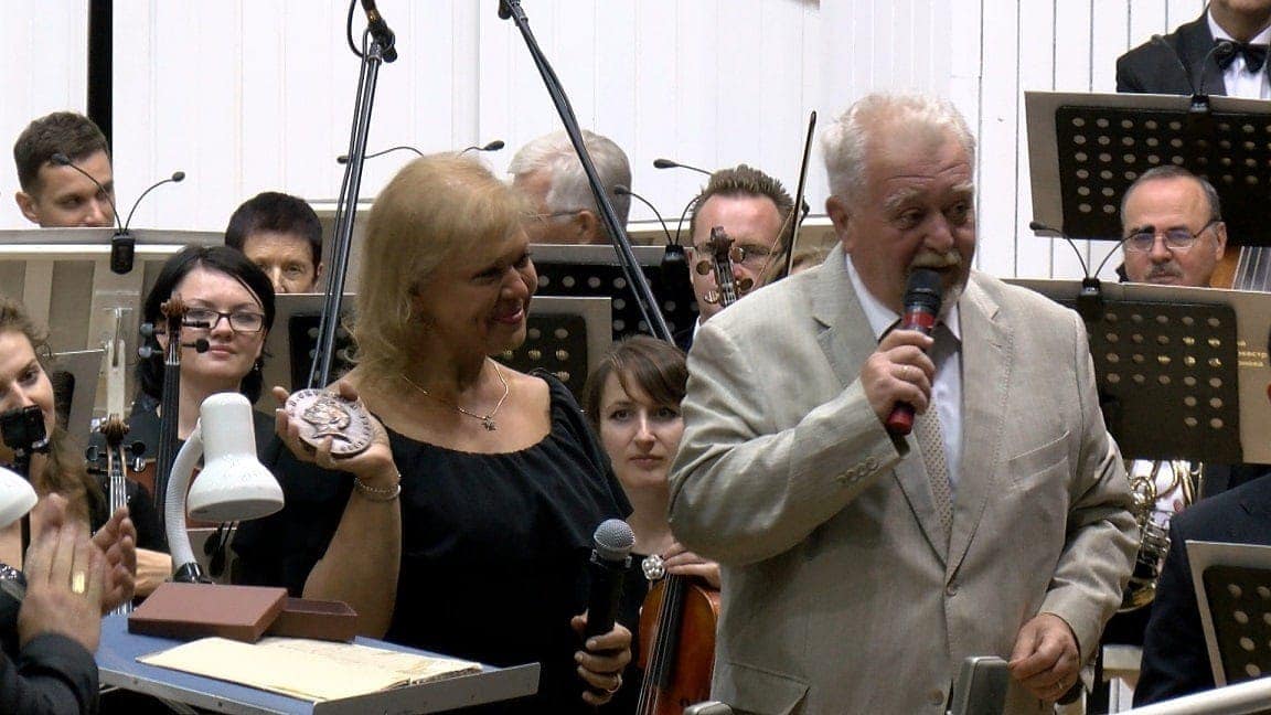 Вручение памятной медали. Светлана Бережная и Александр Скрябин, Кисловодск, 2 сентября 2017. Фото - Владимир Ойвин