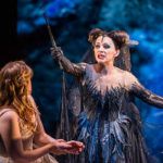 Сабин Девьей и Сиобхан Стагг в партиях Царицы ночи и ее дочери Памины. Фото - roh.org.uk