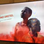 Афиша, рекламирующая премьеру оперы "Гензель и Гретель" в Штутгарте. Дата премьеры - 22 октября 2017 года