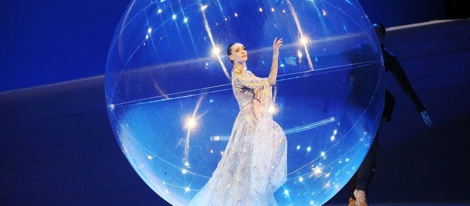 Главную партию в балете Жан-Кристофа Майо исполнила прима Большого театра Ольга Смирнова. Фото - Елена Фетисова / Большой театр