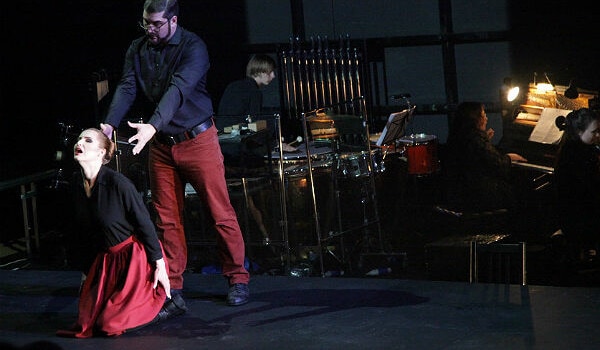 Героям оперы «Оборона» запрещено пользоваться в речи глаголами