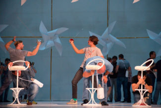 Были, например, придуманы вентиляторы: такие белые вертушки на штанкетах