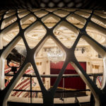 Люстра – не последняя ценность любого театра, в том числе берлинской Staatsoper. Фото - Gordon Welters