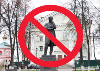 В подмосковном Клину в центре города демонтируют памятник Петру Ильичу Чайковскому