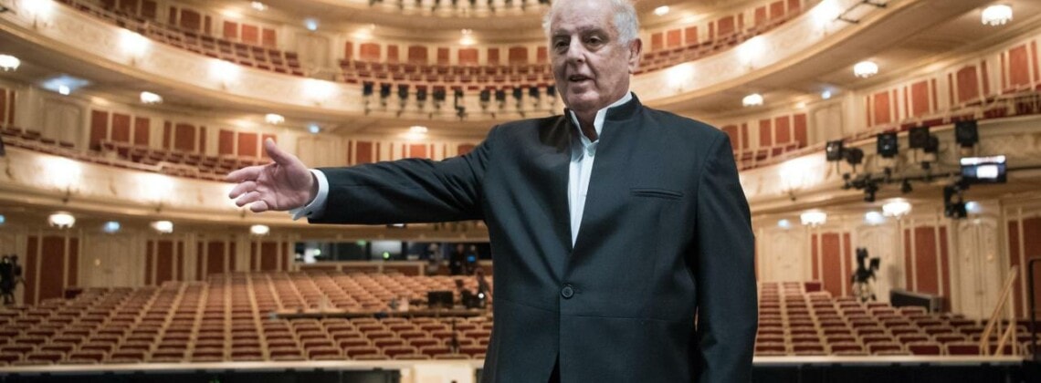 Даниэль Баренбойм за дирижерским пультом при открытии Государственной оперы
