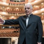 Даниэль Баренбойм за дирижерским пультом при открытии Государственной оперы