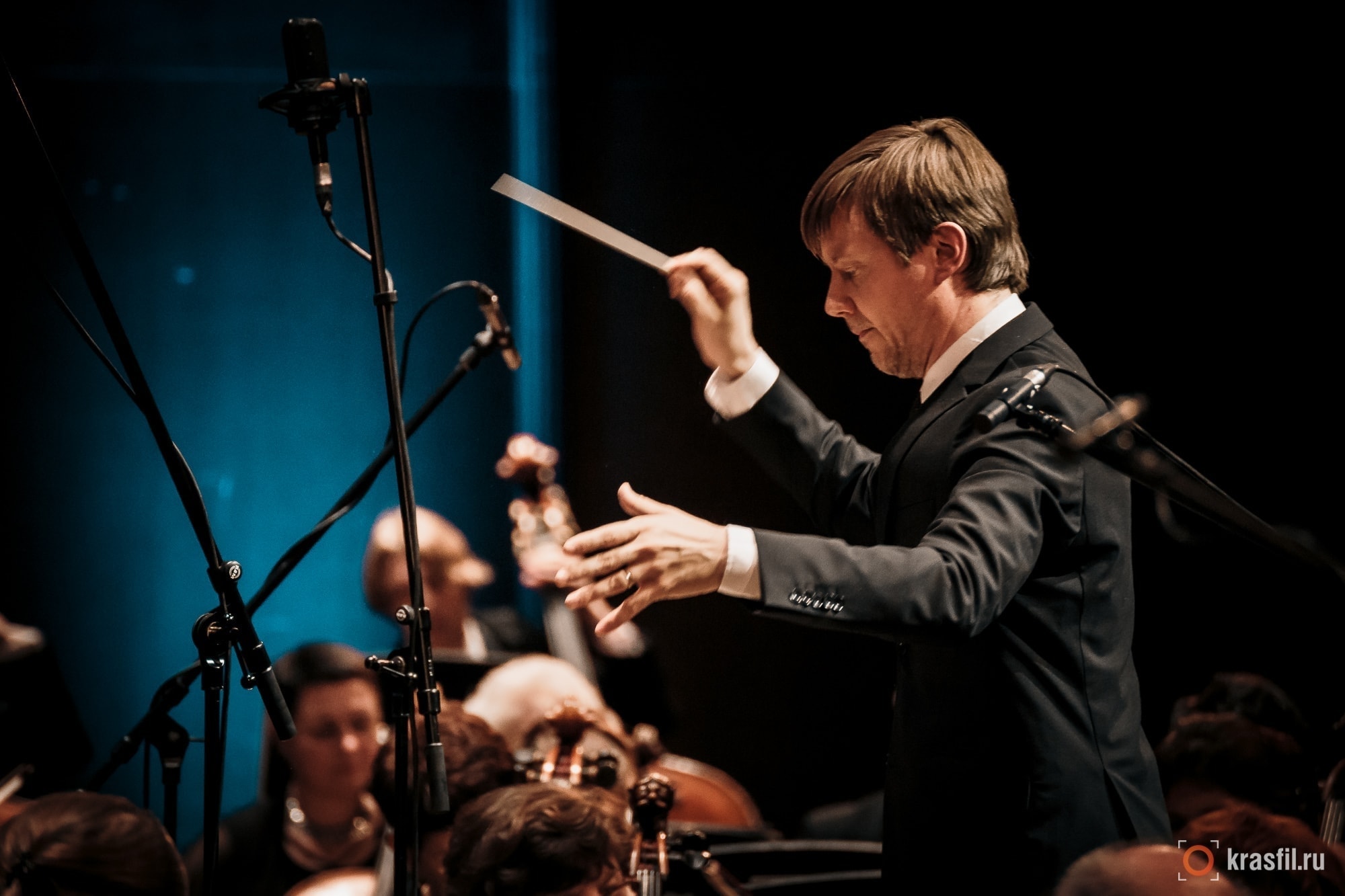 симфонический оркестр мариинского театра дирижер валерий гергиев. управление дирижер. валерий гергиев дирижер. оперный театр екатеринбург главный дирижер. дирижер петросян.