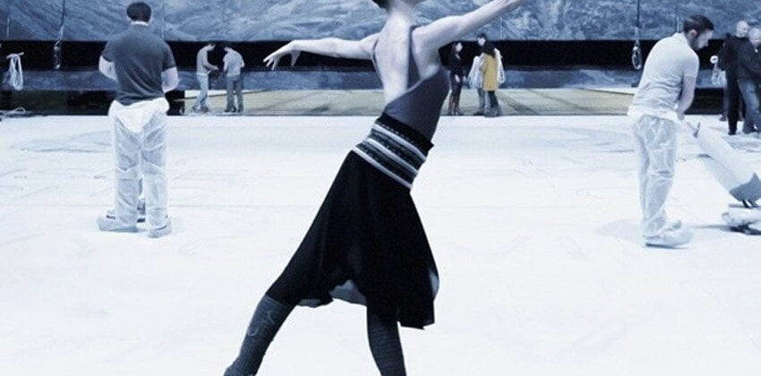 Режиссер Жан-Стефан Брон приходил в театр каждый день и наблюдал. Он сам не знал, чем закончится его фильм. Фото - ЦДК