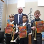 В. М. Прокопов и самые юные участники мастер-классов