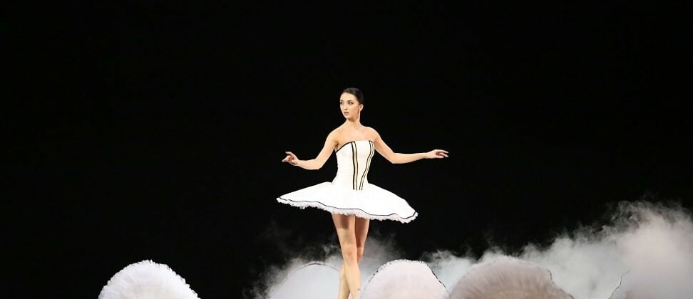 Эрика Микиртичева в балете "Тюль". Фото - Светлана Аввакум