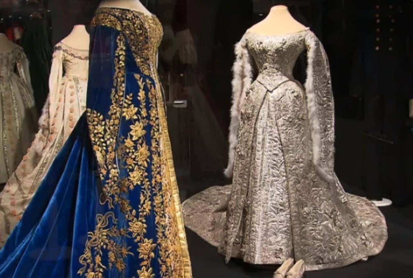 Желтое льняное платье. Музей золотошвей в торжке. Славянское платье женское. Платья торжок. Платье в стиле бохо лен и кружево.