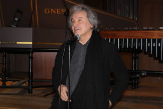 Михаил Хохлов, автор идеи и ведущий проекта «Игра без правил» . Фото - Полина Полянская