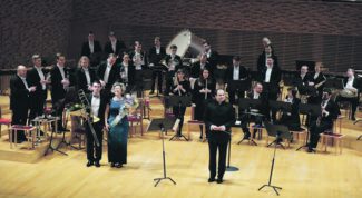 Духовой оркестр театра и ансамбль ударных Renaissance Percussion (дирижер — Арсений Шупляков) на сцене Концертного зала Мариинского театра Духовой оркестр театра и ансамбль ударных Renaissance Percussion (дирижер — Арсений Шупляков) на сцене Концертного зала Мариинского театра