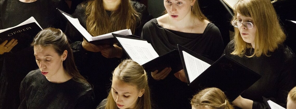 Суровые революционные песни и сегодня звучат к месту, если их написал Дмитрий Шостакович. Фото - Евгений Разумный