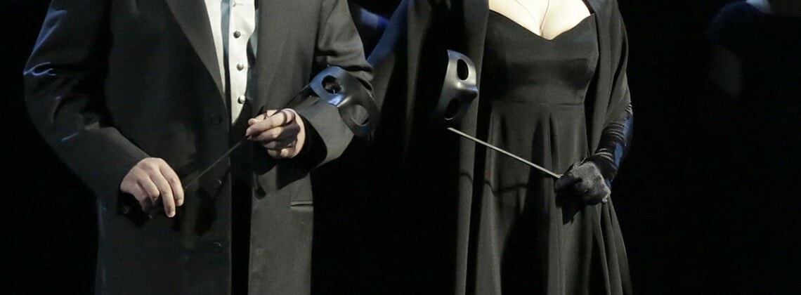 Князь Елецкий – Игорь Головатенко, Лиза – Анна Нечаева. Фото - Дамир Юсупов / Большой театр