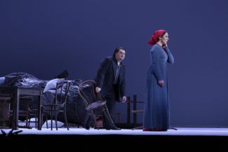 Сцена из оперы "Енуфа" в посановке Александра Тителя. Енуфа - Елена Гусева, Лаца - Николай Ерохин. Фото - Илья Долгих Сцена из оперы "Енуфа" в посановке Александра Тителя. Енуфа - Елена Гусева, Лаца - Николай Ерохин. Фото - Илья Долгих