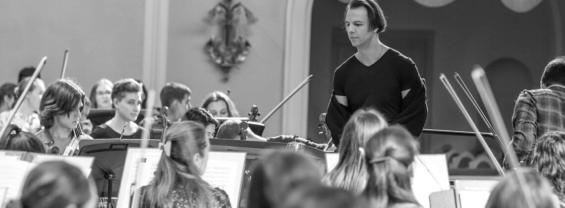 Теодор Курентзис и студенческий оркестр Московской консерватории. Фото - Александра Муравьева