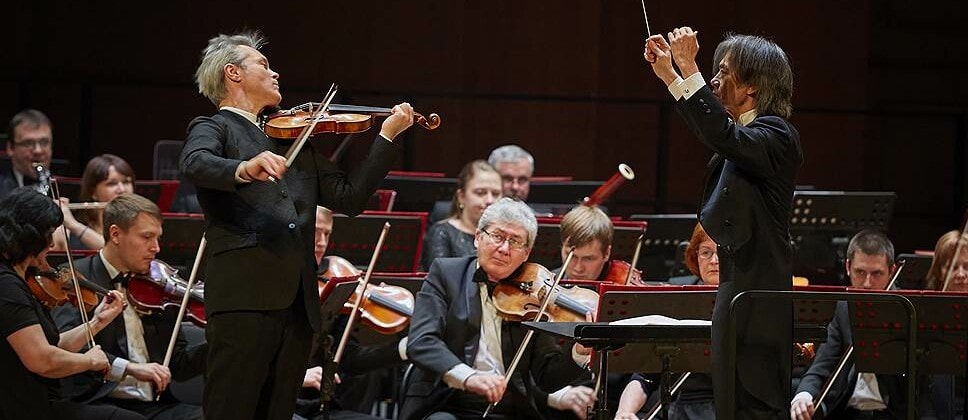 Солист - Вадим Репин, дирижер - Кент Нагано. Фото - Александр Иванов