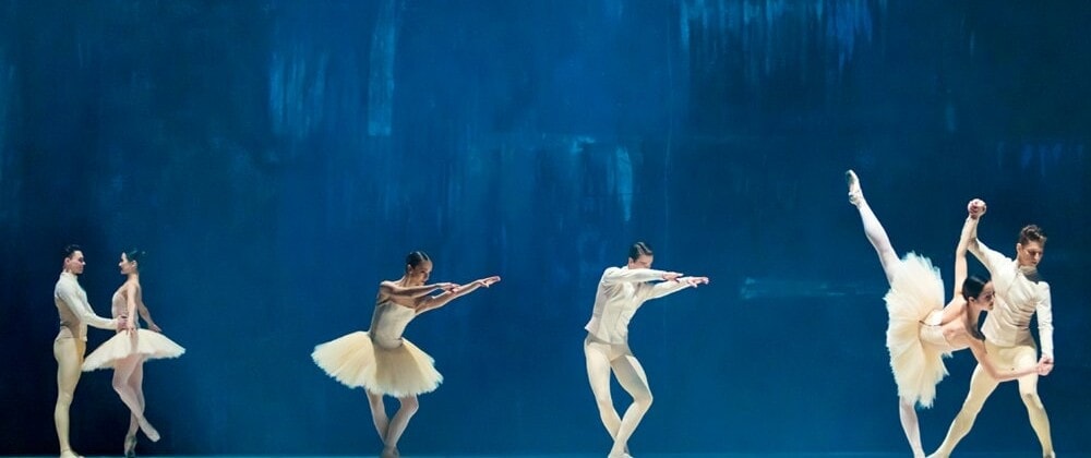 Игорь Булыцын превращает танцовщиков в соучастников - Лири Вакабаяси и Андрей Вешкурцев, Мария Михеева и Глеб Сагеев исполняют экстремальную хореографию с воодушевлением. Фото - Елена Лехова