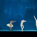 Игорь Булыцын превращает танцовщиков в соучастников - Лири Вакабаяси и Андрей Вешкурцев, Мария Михеева и Глеб Сагеев исполняют экстремальную хореографию с воодушевлением. Фото - Елена Лехова