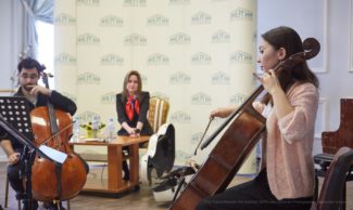 Пабло Феррандес с ученицей во время мастер-курса на Транс-сибирском арт-фестивале. Фото - Александр Иванов
