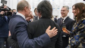 Владимир Путин и Юрий Башмет пили из одного бокала. Фото - Дмитрий Азаров