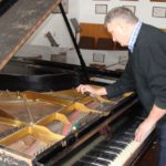 Валентин Будашов: "Инструмент по-прежнему близок к своему первоначальному изданию". Фото - Иван Степанов