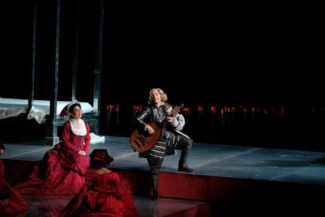 Сцена из оперы "Анна Болейн" в посановке Грэма Вика. Фото - ENNEVI